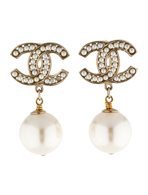 chanel ohrringe perlen|Chanel earrings official website.